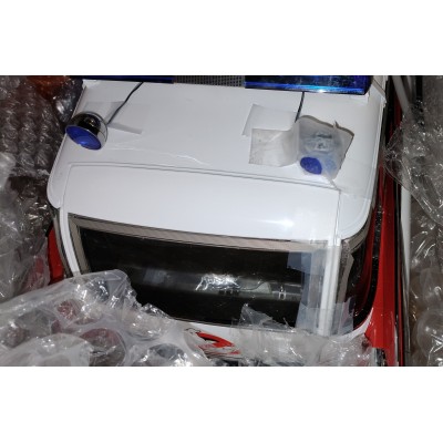 AS IS BROKEN Eaglemoss Ecto-1 Assembled Model & Proton Packs and Trap & Display Base